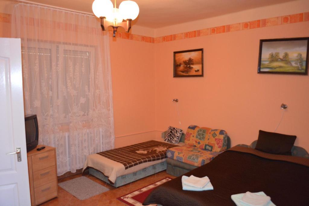 Hotel István Vendégház à Egerszalók Extérieur photo