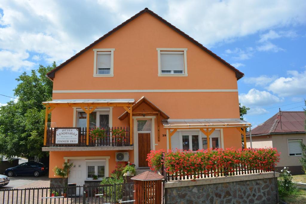Hotel István Vendégház à Egerszalók Extérieur photo